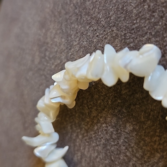 3/$30 HANDMADE Mermaidcore Mother of Pearl Chip Beaded Stretch Bracelet - Picture 5 of 6
